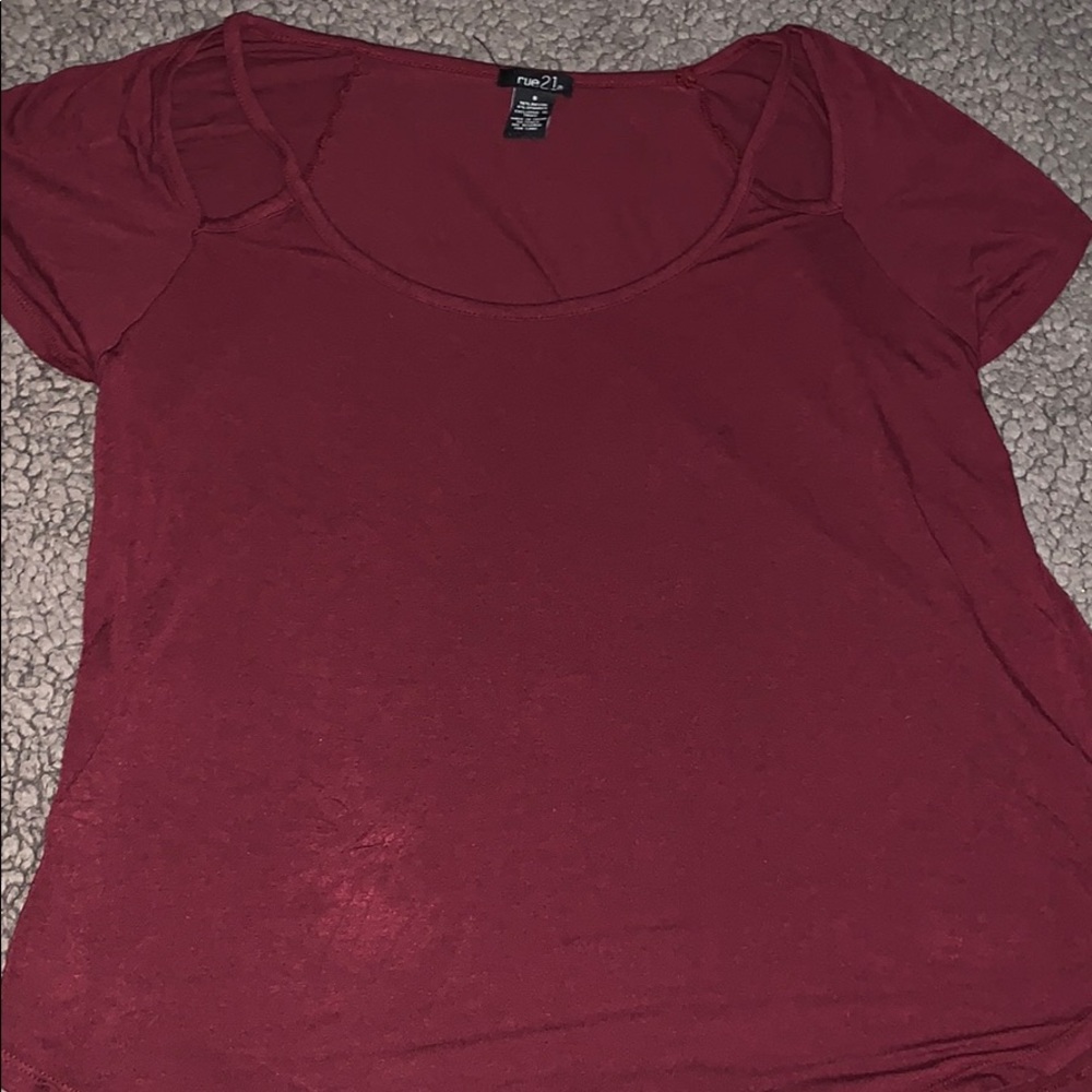 Cut-out shoulder shirt